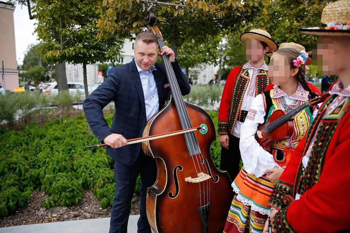 Ekspert ubiera Przemysława Czarnka