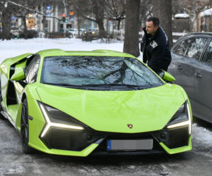 Klaudia Halejcio, mąż jej otworzył auto za całusa