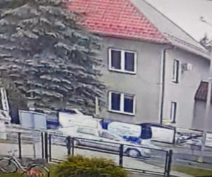 86-latek zmiótł dziecko z pasów. Wstrząsające nagranie trafiło do sieci