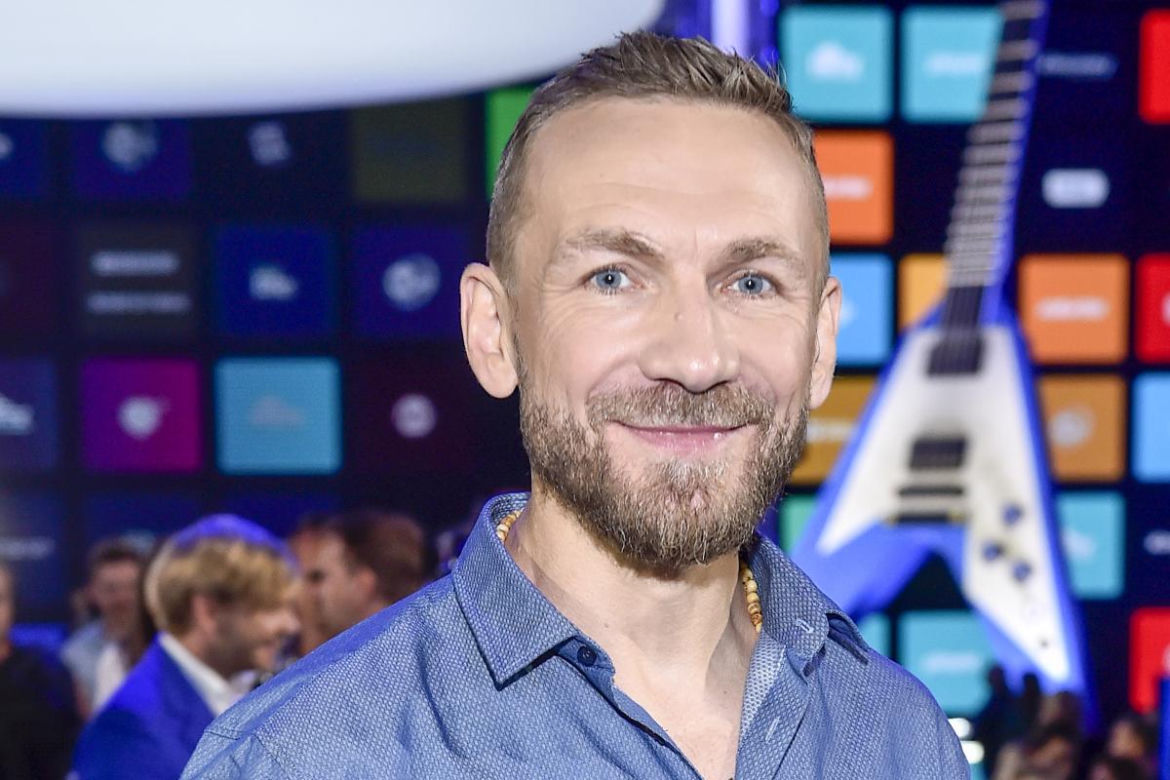 Przemysław Kossakowski zaskoczył fanów wyznaniem. Całkiem niedawno zniknął z show-biznesu