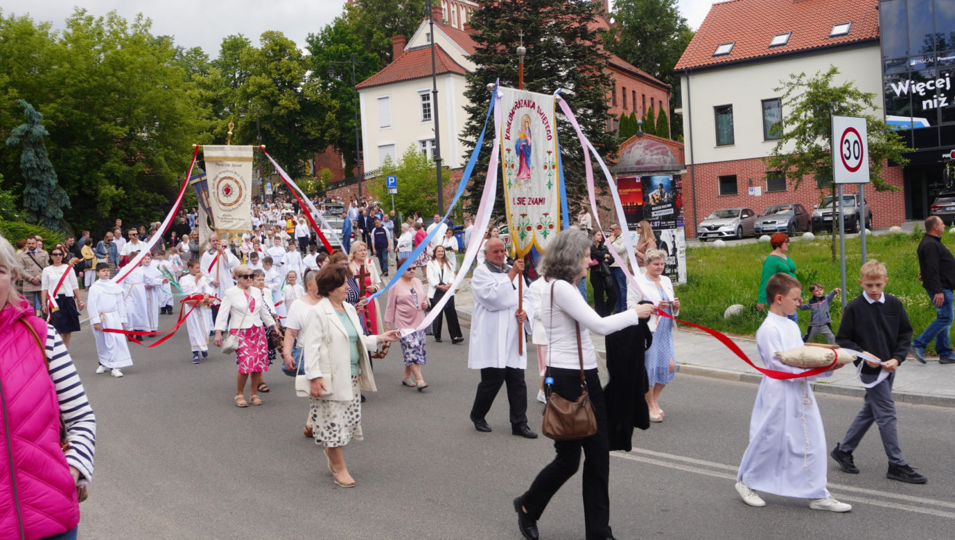 Boże Ciało 2025. Tysiące osób uczestniczyło w olsztyńskich procesjach