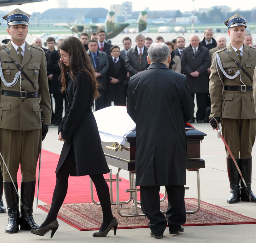 Ciało prezydenta Lecha Kaczyńskiego przyleciało do Polski