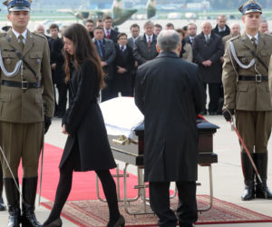 Ciało prezydenta Lecha Kaczyńskiego przyleciało do Polski