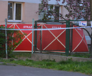 Wypadł z narkotykami z ostatniego piętra