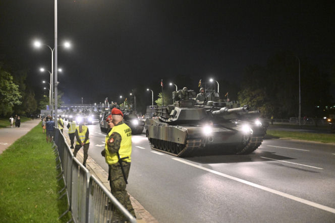 Nocna próba defilady wojskowej w Warszawie