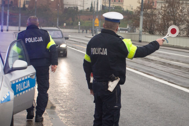Wielkie zmiany dla kierowców od 3 marca. Za to wykroczenie policjant bez wahania zabierze prawo jazdy