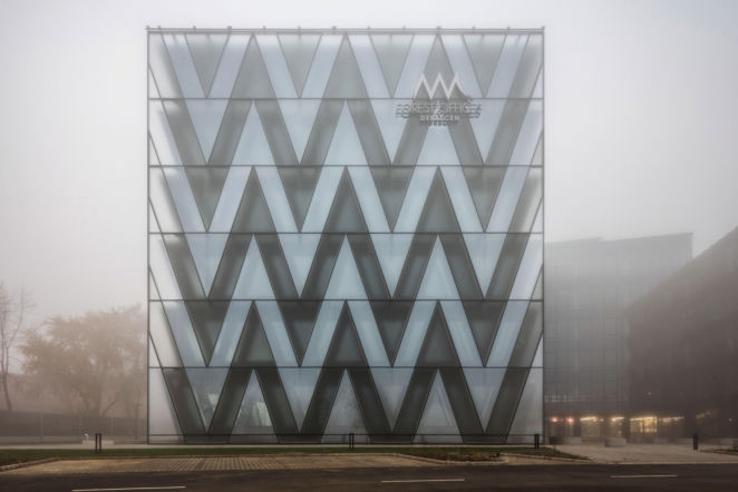 Szkło – bohater tła