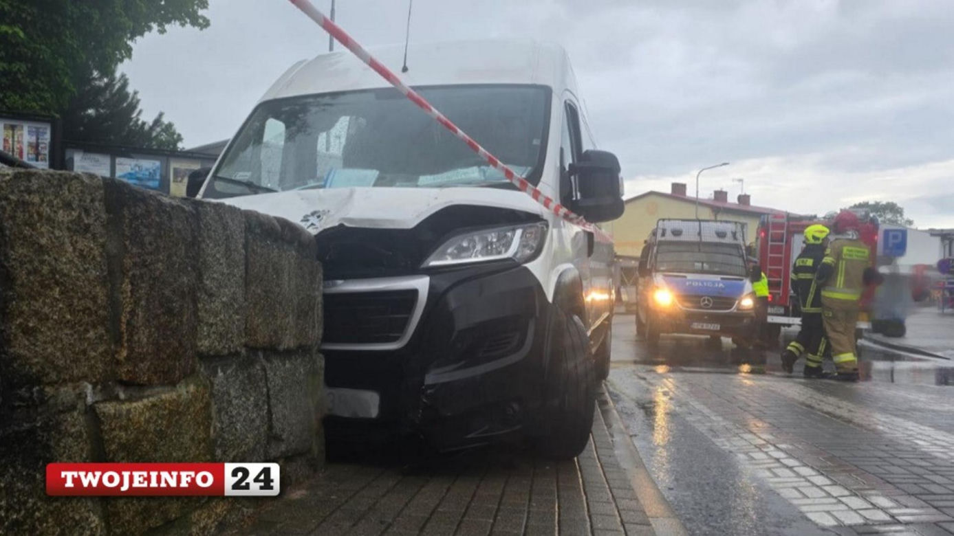 Bus wjechał w pieszych na chodniku w Sarbinowie. Za kierownicą pijany 28-latek