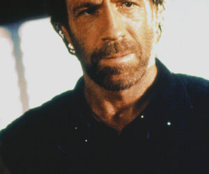 Chuck Norris nie żyje. Tak wyglądał w młodości