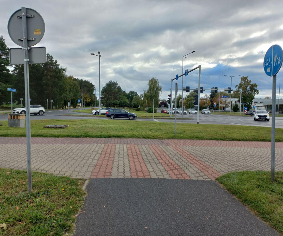 Prosto przez skrzyżowanie. ​Prezydent Leszna proponuje zmianę przebiegu ścieżki rowerowej na odcinku Konstytucji 3 Maja