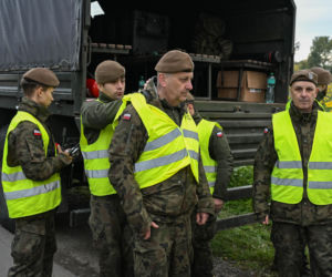 Służby przeszukują teren w okolicy Zalewu Zemborzyckiego