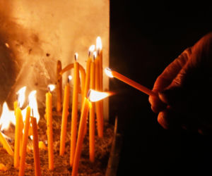 Szokująca decyzja sądu po pożarze w Szwajcarii! Nie żyje 40 osób, on chodzi wolno