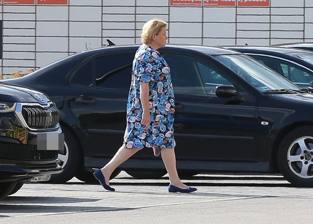 Katarzyna Bosacka sprząta po mężu senatorze 