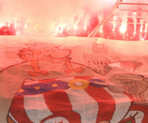 Płoną trybuny przez Łazienkowskiej 3