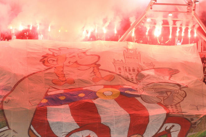 Płoną trybuny przez Łazienkowskiej 3