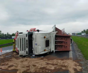 Nawet 3 godziny potrwają utrudnienia na autostradzie A4 w Mysłowicach, gdzie przewróciła się ciężarówka [ZDJĘCIA]