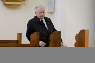 Kaczyński i Szydło modlili się za rząd. 