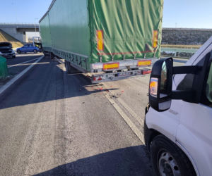 Groźny manewr kobiety. Jechała z córką i małymi wnukami