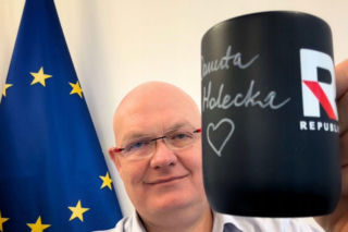 Kubek, studio i Republika – nietypowa aukcja dla WOŚP