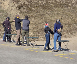 Huk strzałów i tłumy na strzelnicy. Piknik Strzelecki przyciągnął mieszkańców