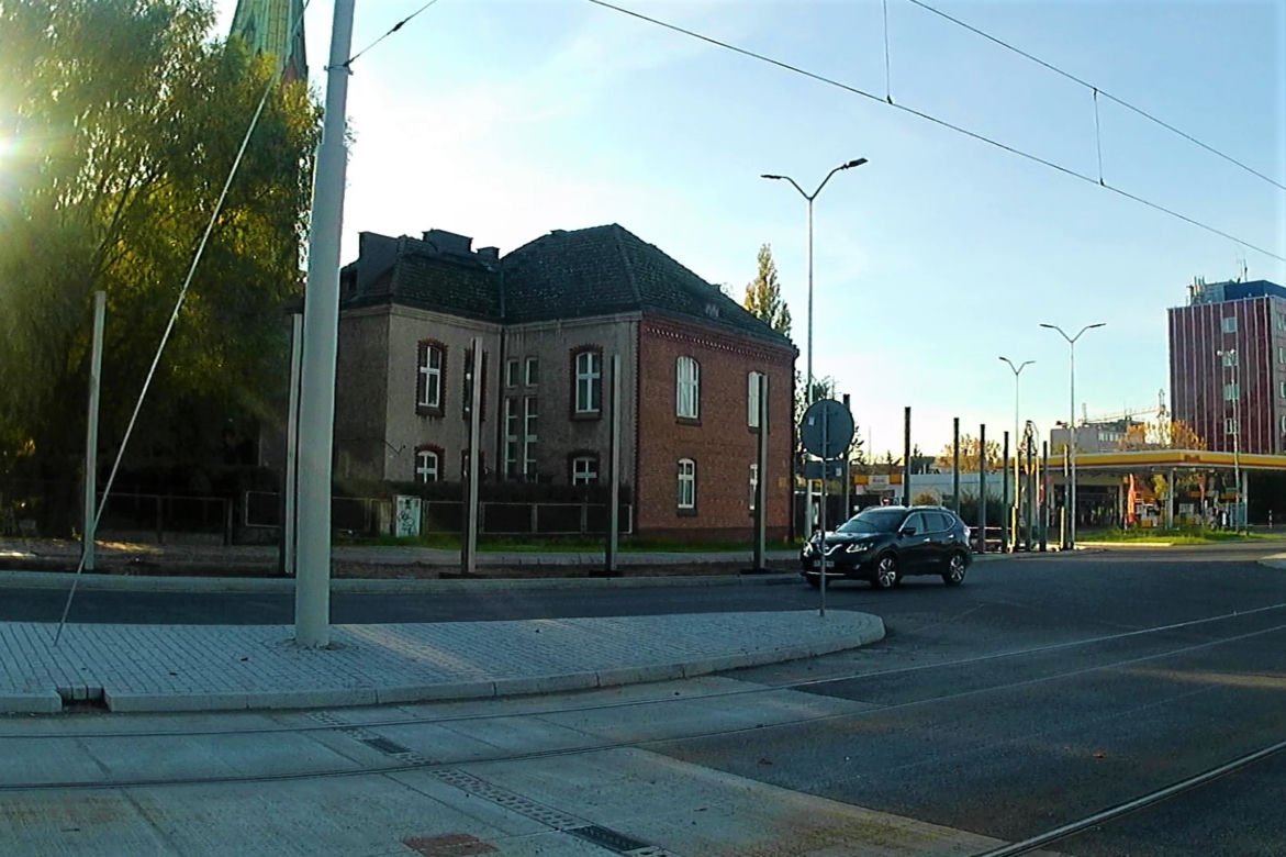 Przy Rondzie Portowców montowane są ekrany dźwiękochłonne