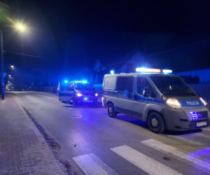 Huk i pęknięta ściana! Citroen wjechał w dom na Południowej w Starachowicach