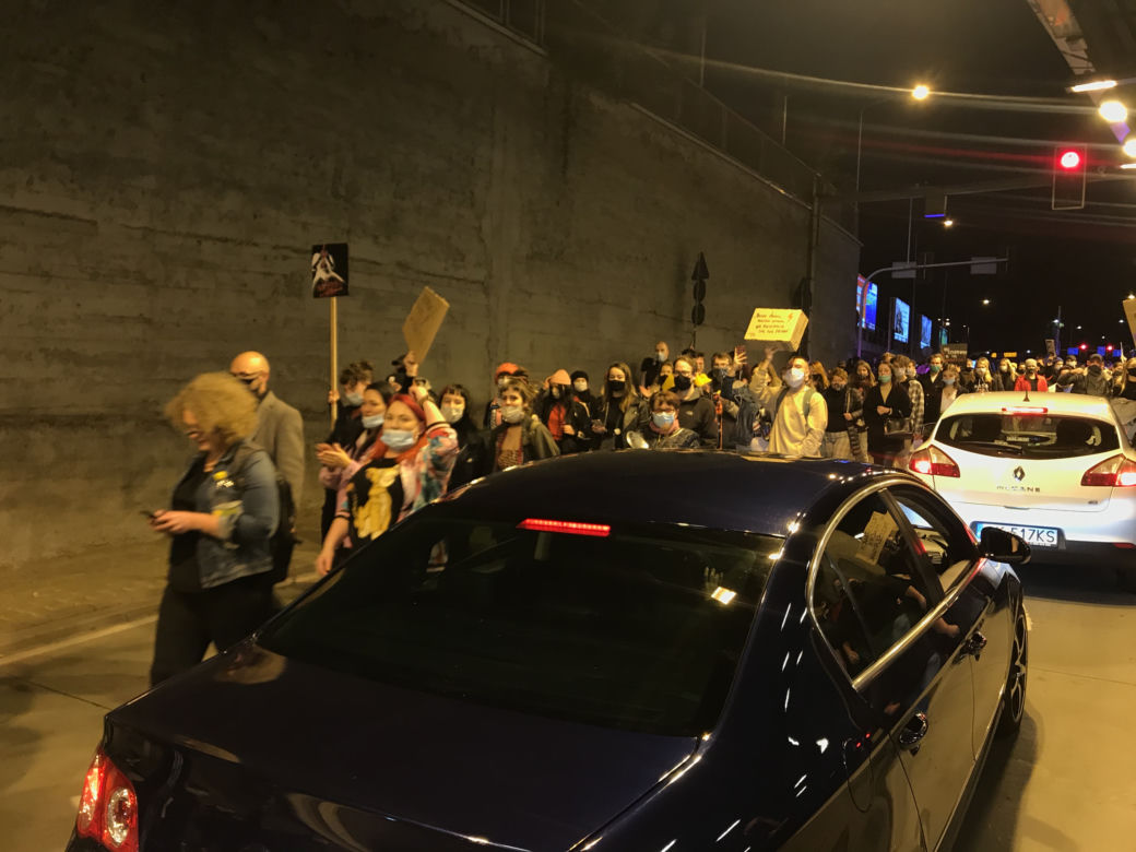Protest kobiet w Katowicach! Karetka na sygnale jechała wprost na uczestników