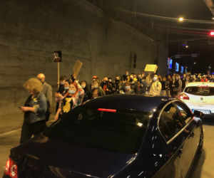 Protest kobiet w Katowicach! Karetka na sygnale jechała wprost na uczestników