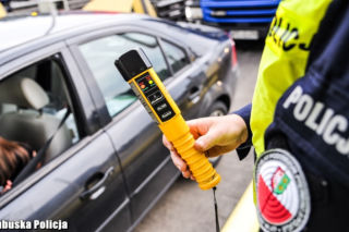 Jaki ojciec, taki syn - pijany 20-latek spowodował wypadek, przyjechał po niego pijany ojciec