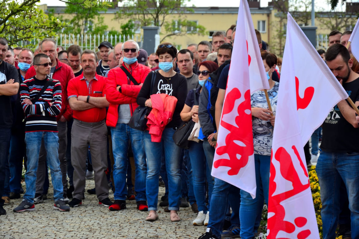Pikieta w MAN-ie. Związkowa "Solidarność" w MAN BUS nadal protestuje!