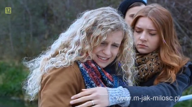 M jak miłość. Natalka (Marcjanna Lelek), Ula (Iga Krefft)