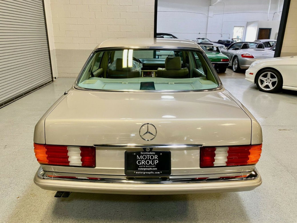 Mercedes W126 z przebiegiem 4696 km