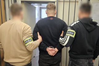 Krwawe zakończenie awantury. 34-latek rzucił się z nożem na byłego partnera swojej ukochanej