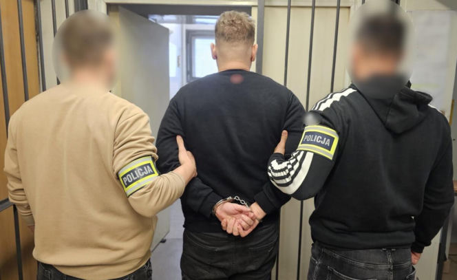 Rzucił się z nożem na byłego partnera swojej dziewczyny.  Zadał mu kilka ciosów w klatkę piersiową