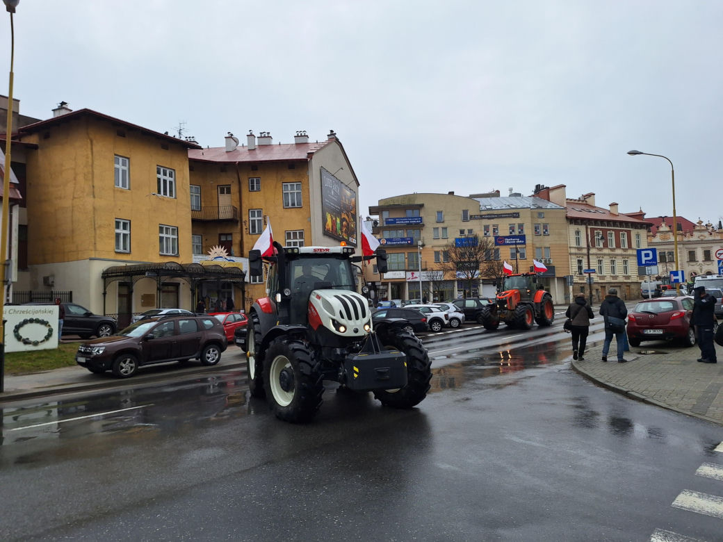 Rolnicy w Rzeszowie wyjechali na ulice. Trwa strajk generalny 
