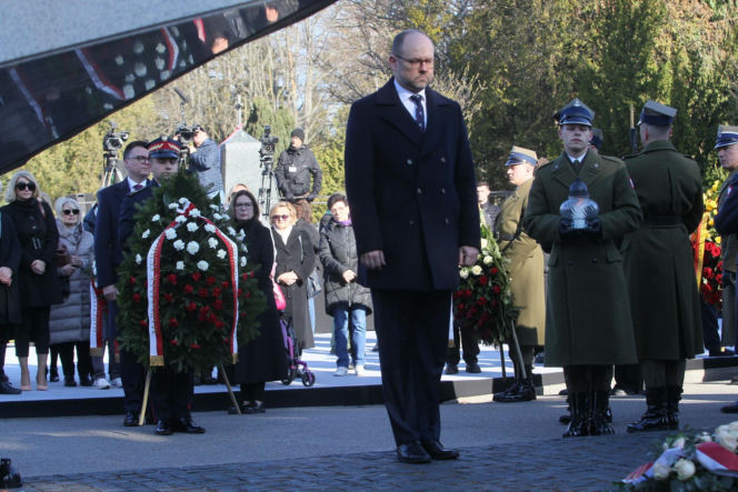 Obchody 16. rocznicy katastrofy smoleńskiej. Powązki
