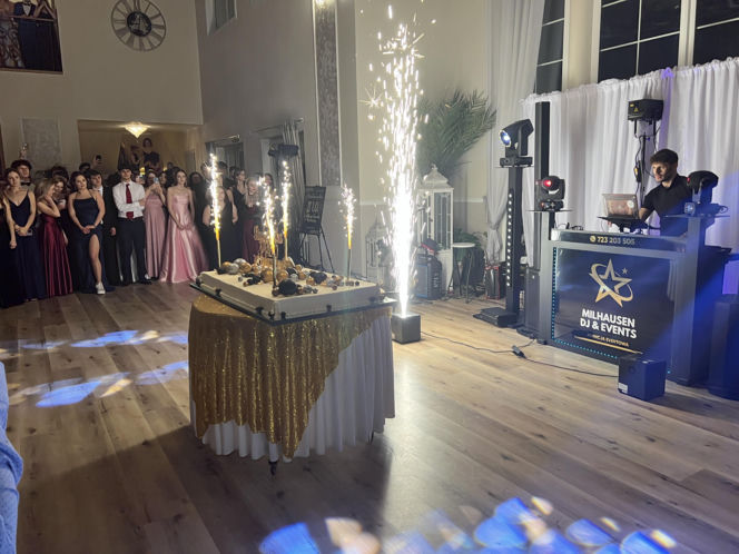 Studniówka pełna blasku i emocji! Tak bawili się maturzyści II LO w Bydgoszczy [ZDJĘCIA]