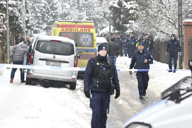 Zwłoki małżeństwa na Targówku. Świadkowie o szturmie antyterrorystów: "W życiu czegoś takiego nie widziałem"