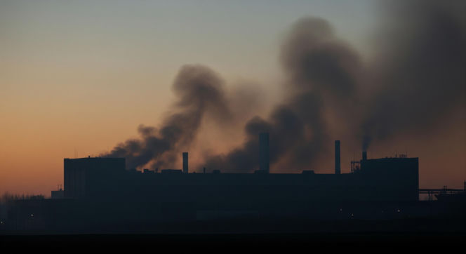 Potężny pożar pod Warszawą. Czy to koniec gigantycznej hurtowni spożywczej?