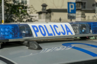 Policjanci wyłączyli światło w mieszkaniu 66-latki. Nietypowa akcja w Warszawie