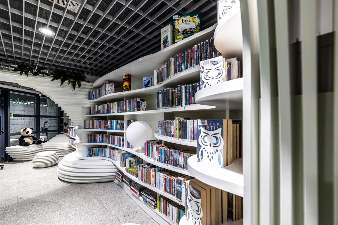 Metroteka – biblioteka na stacji metra M2 Kondratowicza w Warszawie