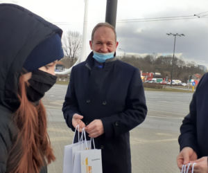 Kobiety dostawały róże zamiast mandatów
