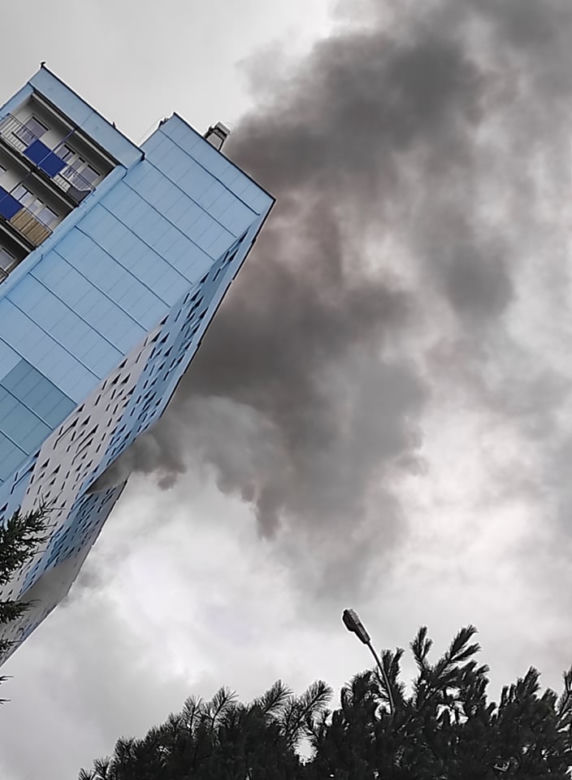 W Rzeszowie płonie mieszkanie w bloku nr 24 na Podwisłoczu