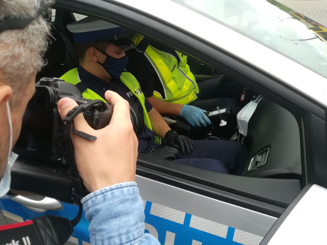 Trwają policyjne kontrole kierowców autobusów w Warszawie! Co bada policja? [ZDJĘCIA]