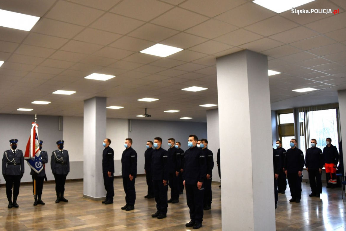 Prawie 150 nowych policjantów w Śląskiem. "Będą strzec bezpieczeństwa"
