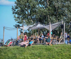 Co robić na bulwarach w Warszawie? Oto TOP 10 lokali nad Wisłą, które musisz odwiedzić w tym sezonie! [GALERIA]