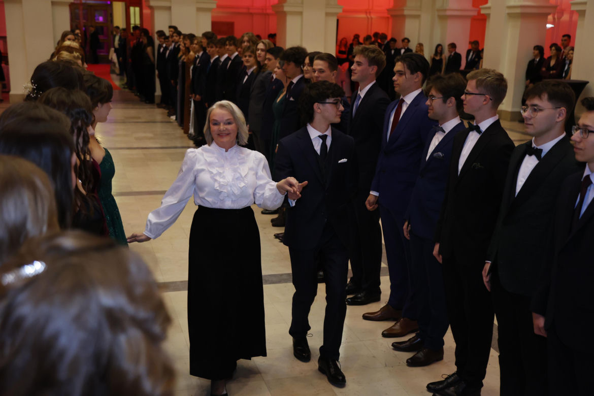 Studniówka 2024 XXXVII LO im. Jarosława Dąbrowskiego - zdjęcia