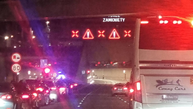 Pożar auta w tunelu na S2! Kierowcy utknęli w gigantycznym korku