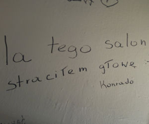 Takie wyznania zostawiają na ścianach klientki salonu!