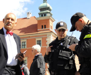 Janusz Korwin Mikke pod Kolumną Zygmunta